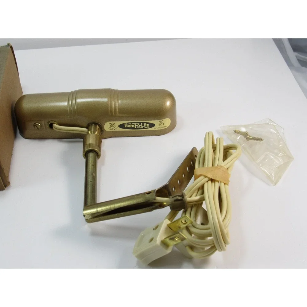 Hang-O-Lite Standard Gold Enameled Picture Light No 501 Vintage